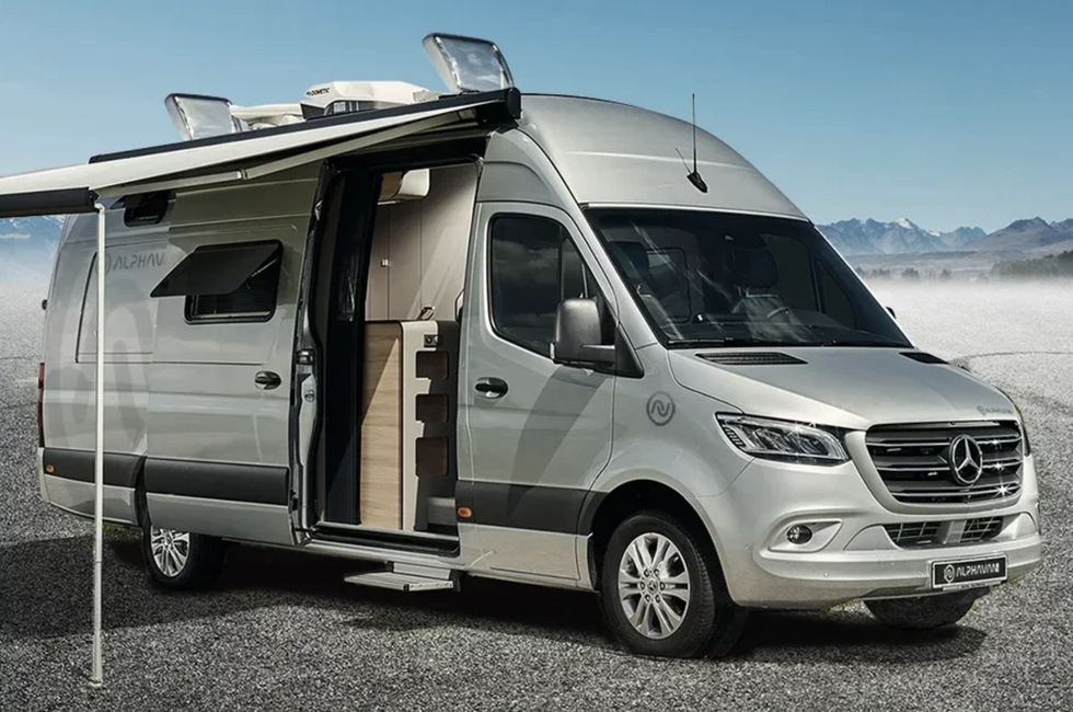 Forpustet Matematisk alene Alphavan's Insane Camper Van Is Practically a Mobile Tiny House