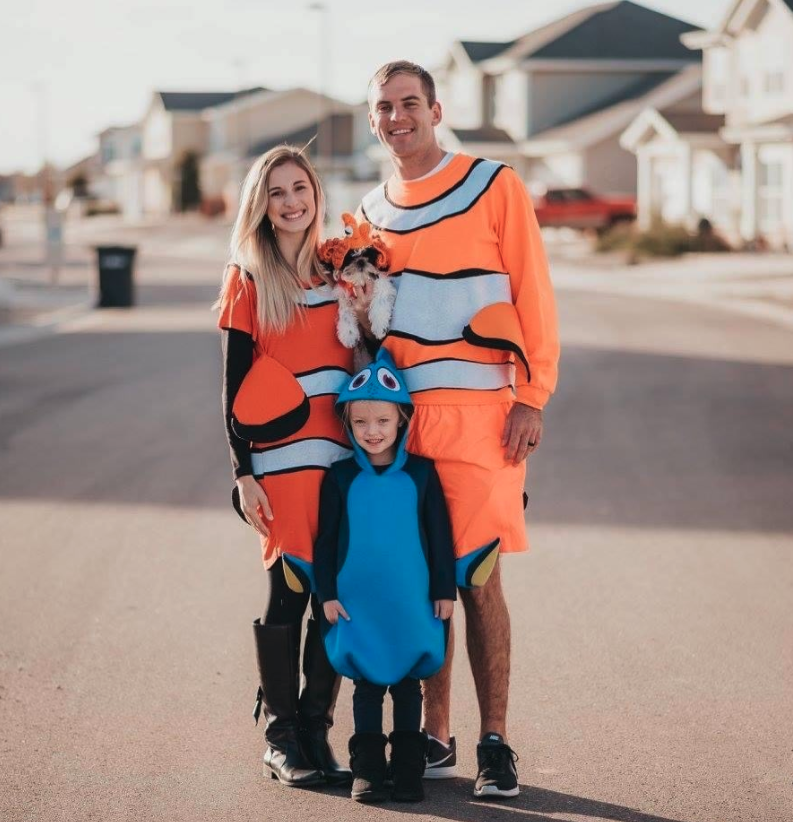 family costume ideas for 4