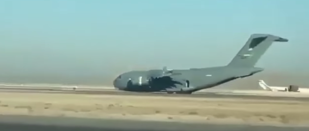 Air Force Pilot Lands C 17 With Nose Gear Up Landing Videos