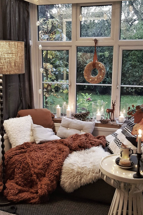 25 Cozy Reading Nook Ideas For Small Spaces 2022 - Window Seat Home Decor Ideas