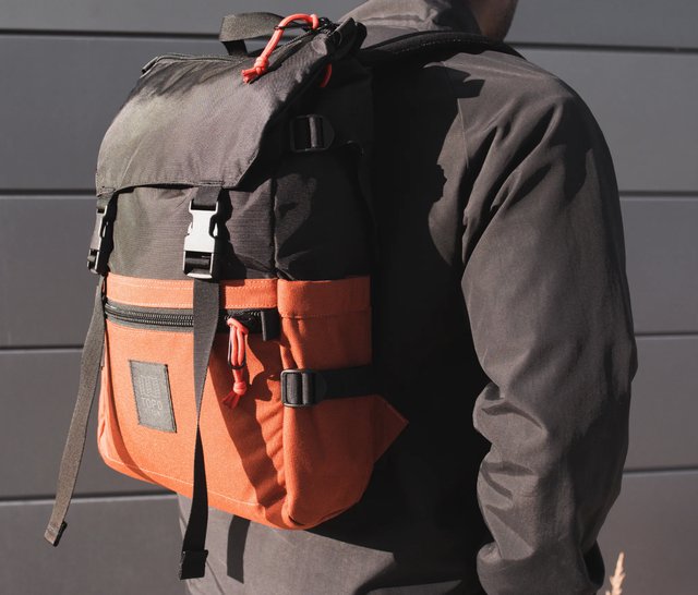 topo designs rover pack