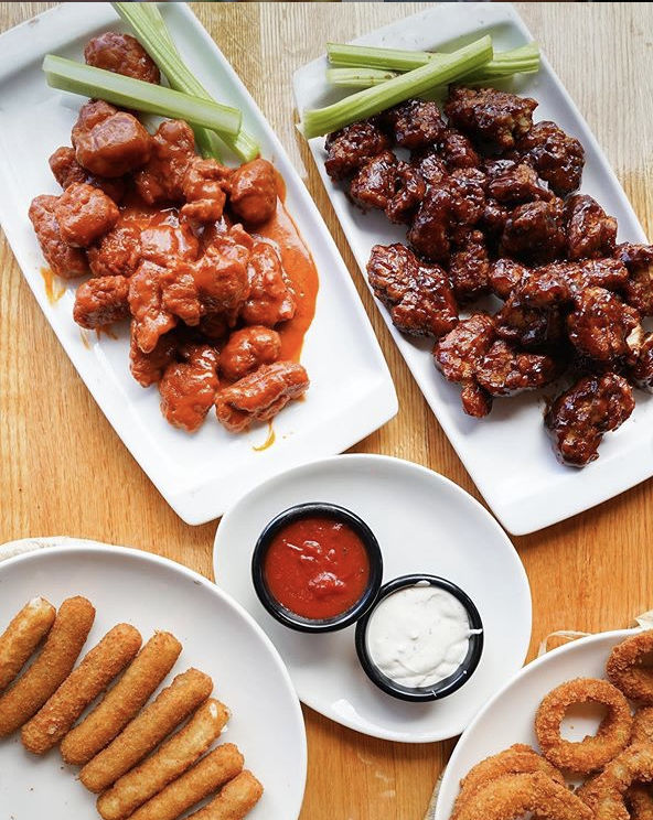 applebee's grill  bar boneless chicken wings with celery and dipping sauce