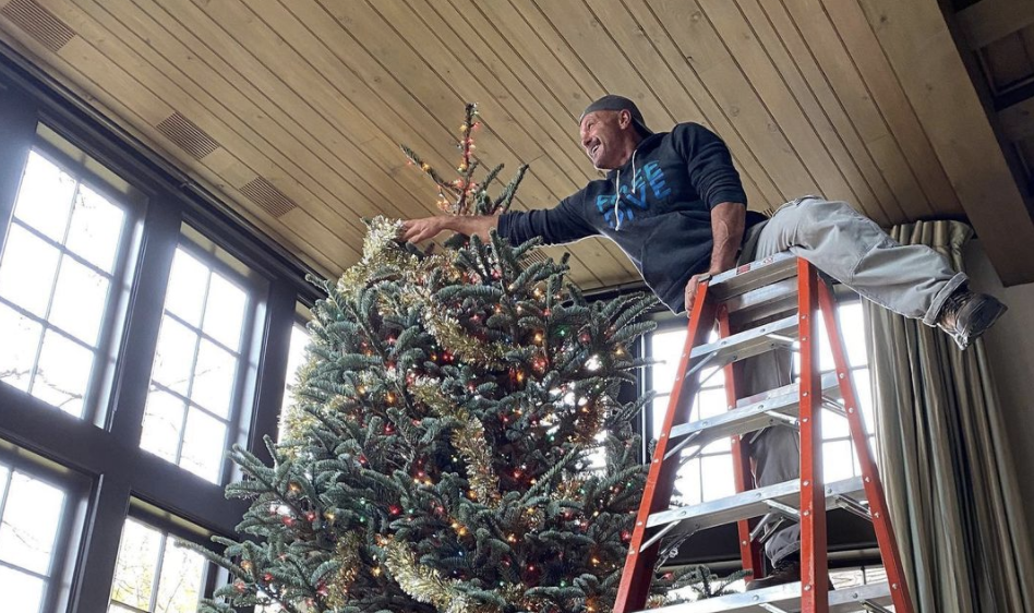 Fans Are Awestruck By Tim Mcgraw And Faith Hill's Insanely Giant Christmas Tree