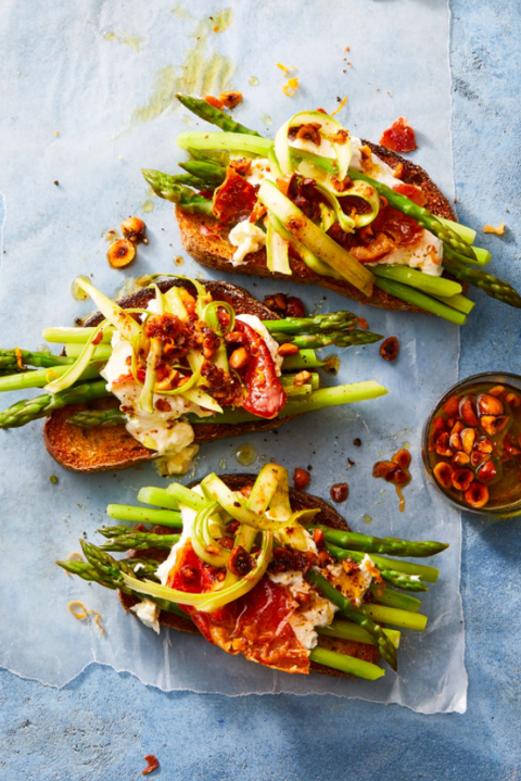 burrata asparagus prosciutto tartine recipe