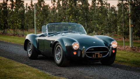 Carroll Shelby S Personal 427 Cobra Sells For 5 94 Million Mecum