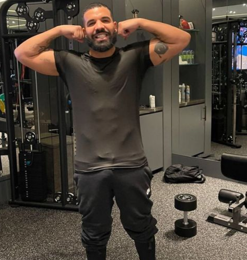 Drake Is Now So Jacked You Can See His Abs Through His Shirt 