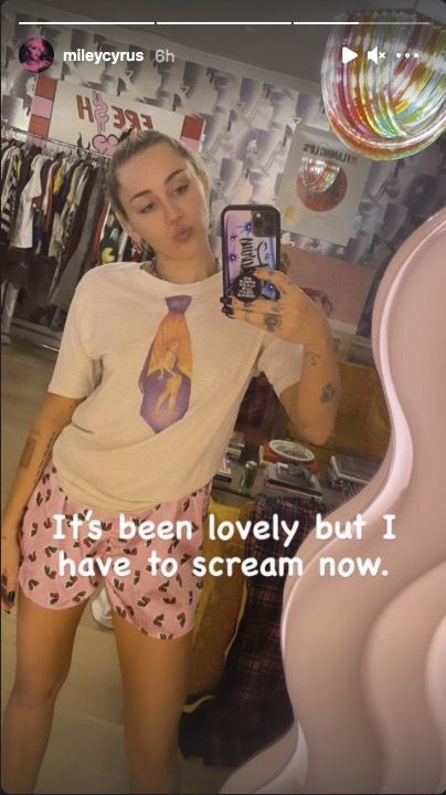 miley cyrus natural bedtime selfie