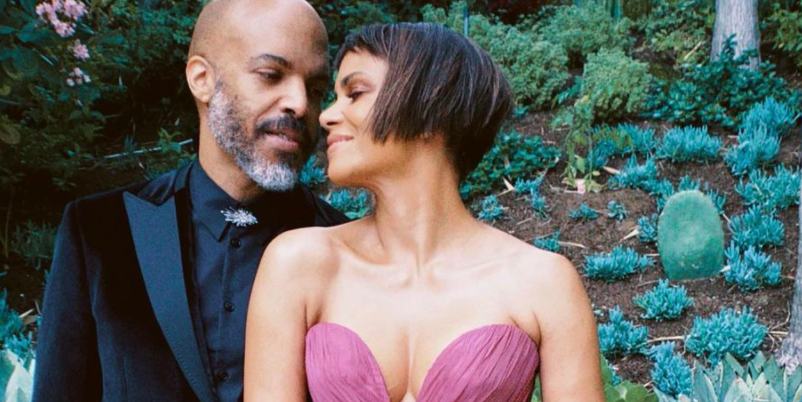 Halle Berry S Oscars 21 Red Carpet Dress New Haircut Are Everything Toysmatrix Halle Berry S Oscars 21 Red Carpet Dress New Haircut Are Everything Toysmatrix