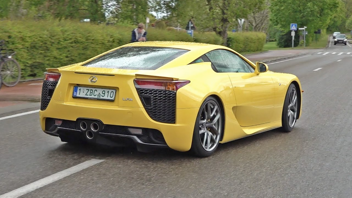 Listen to This Bright Yellow Lexus LFA Rev to 9000 RPM - Video