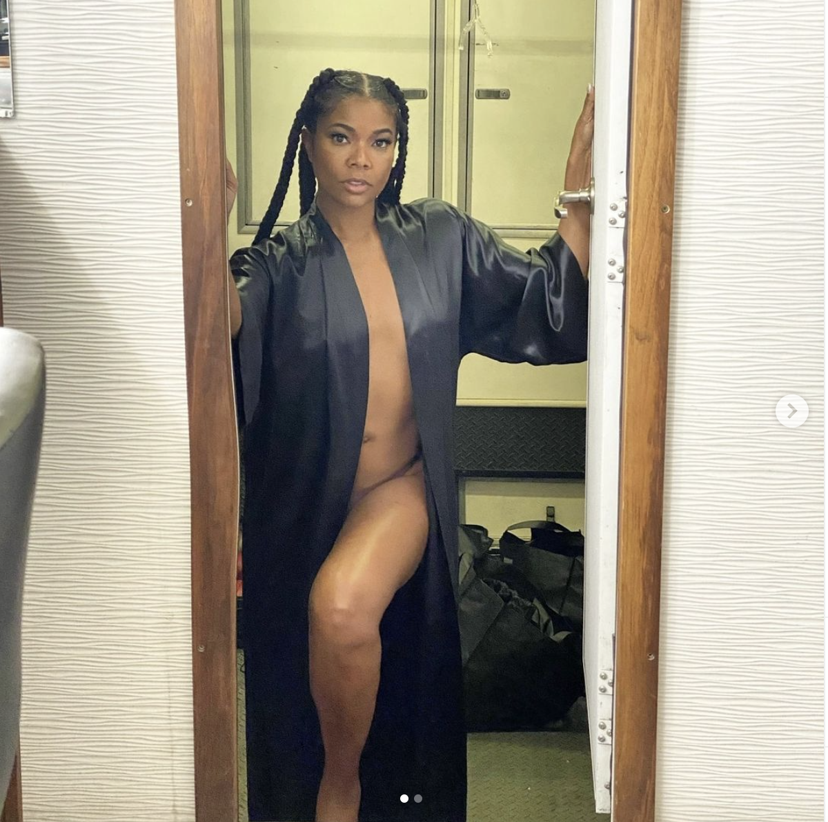 Il smør makker Gabrielle Union Flashes Toned Abs, Legs In Nearly-Naked IG Photo