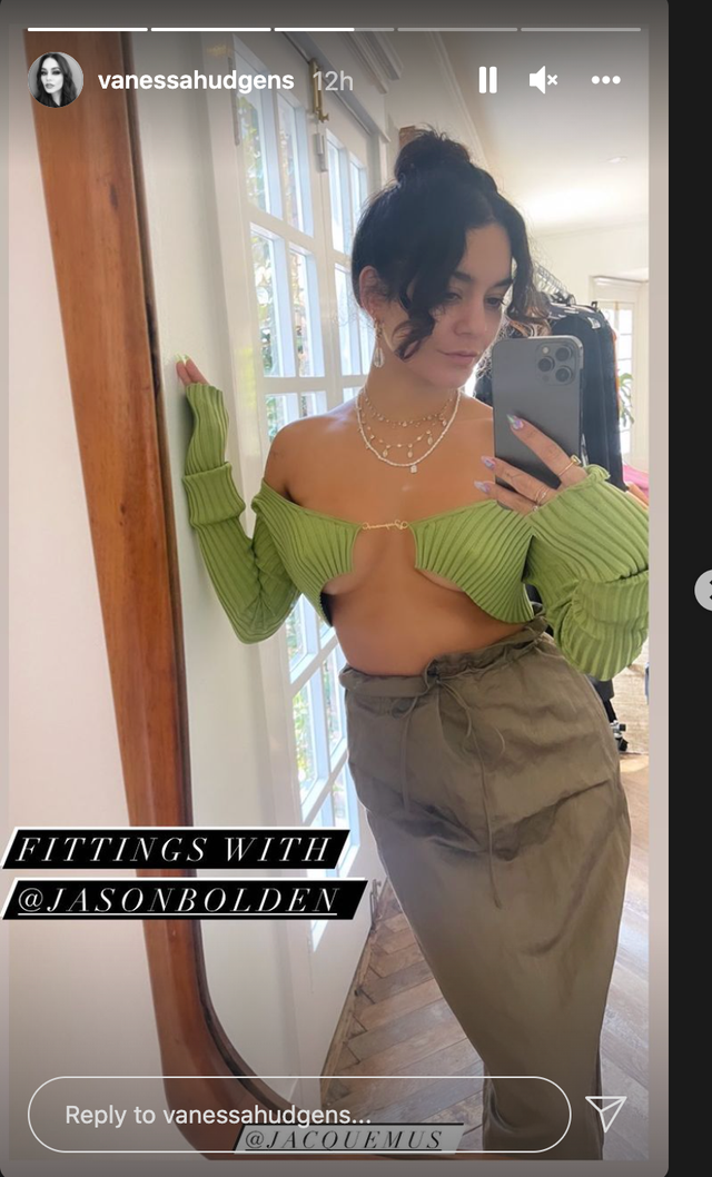 Vanessa Hudgens Is All Washboard Abs In A Brand New Instagram Story Selfie