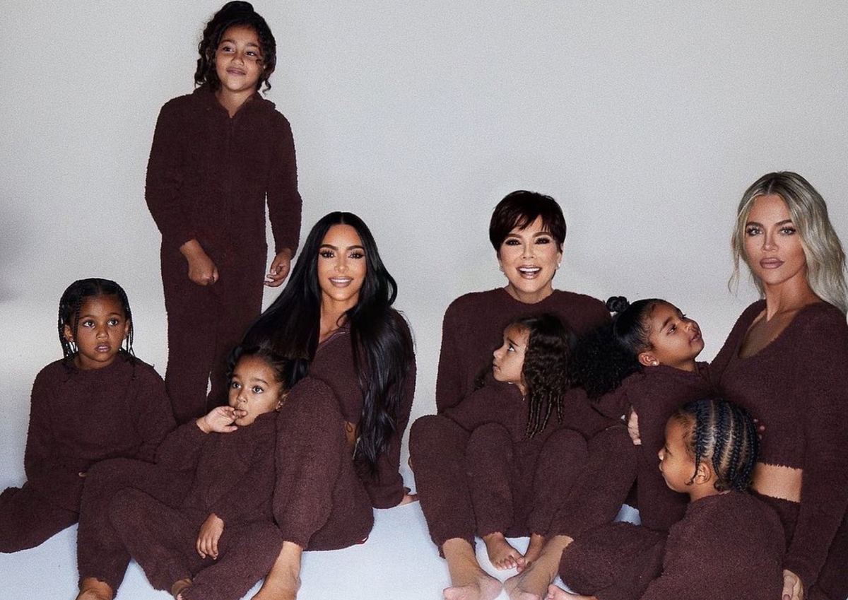 Kardashian 2022 Christmas Card Kourtney Is Missing From The Kardashians 2021 Christmas Card