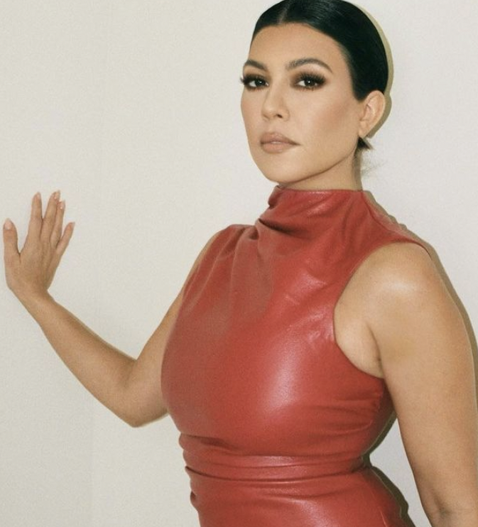 Fans Accused Kourtney Kardashian of a Photoshop Fail Over the Weekend and She Wasn't Having It