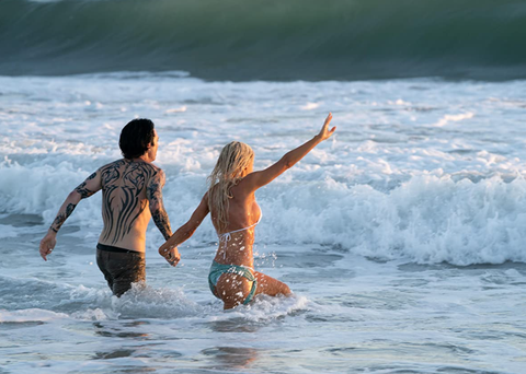 lily james and sebastian stan in character as pamela anderson and tommy lee in hulu's pam and tommy