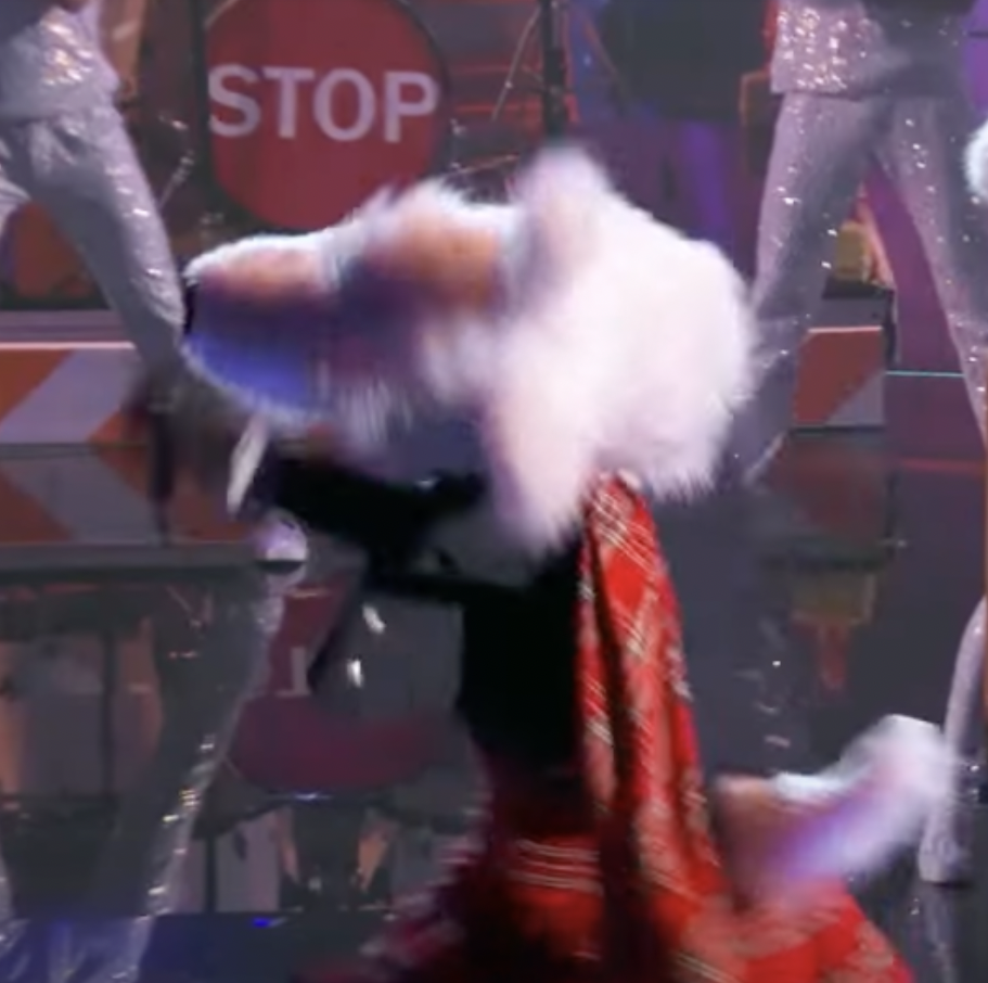 A Contestant's Mask Literally Fell Off During 'The Masked Singer' Premiere