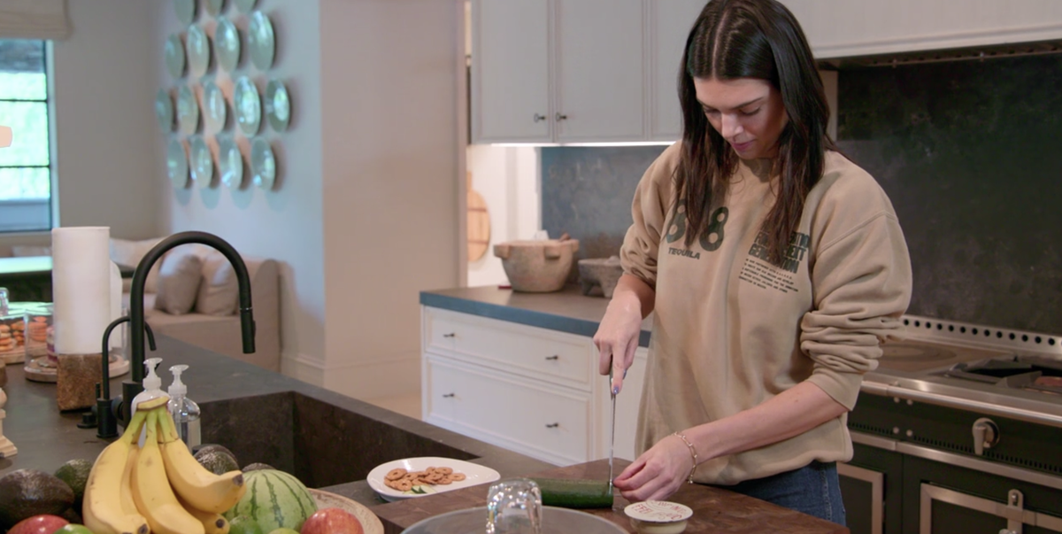 The Best Tweets About Kendall Jenner’s Attempt to Cut a Cucumber