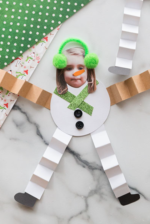 christmas crafts for kids — wiggly paper snowman