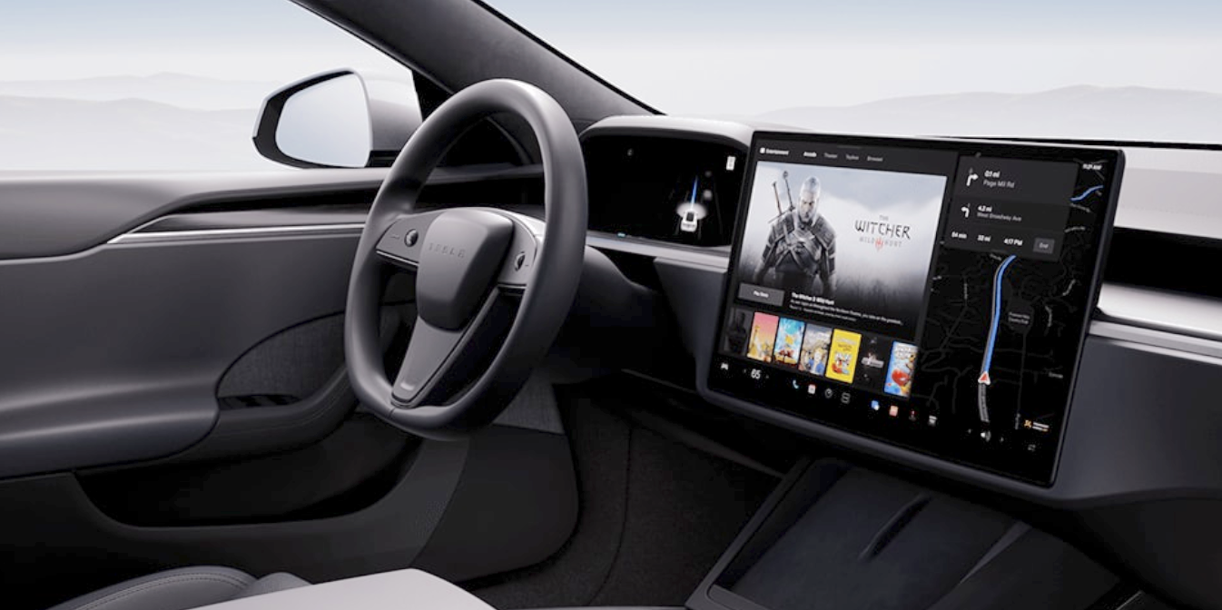 Tesla Caves, Now Offers Round Steering Wheel on Model S and X
