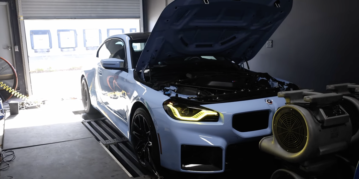 BMW M2 2023 wnosi dużą moc do hamowni