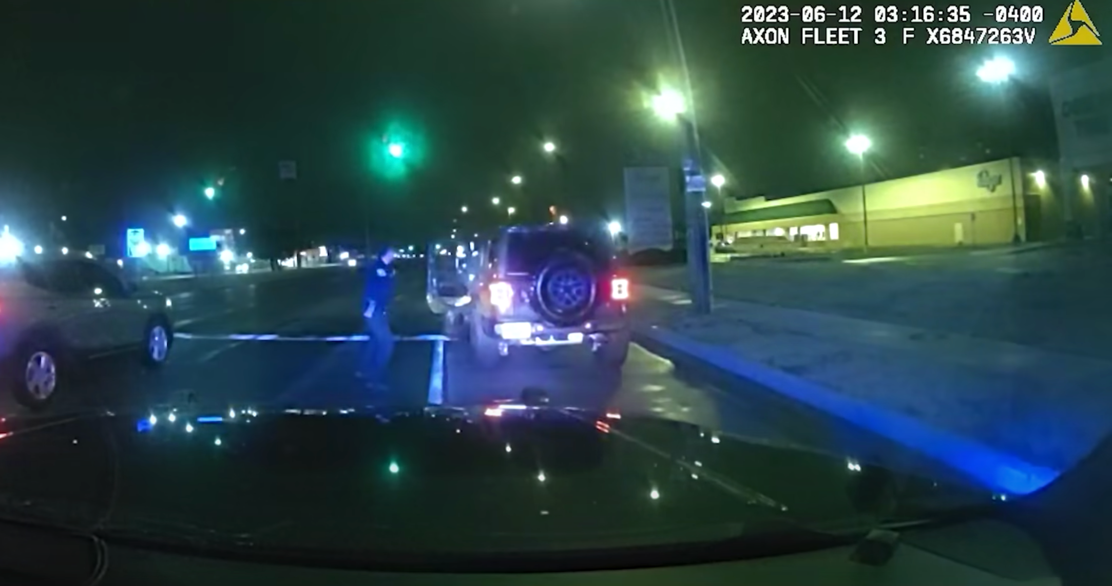 Video: Cop Jumps Into Stolen Jeep Wrangler 392 as Driver Takes Off