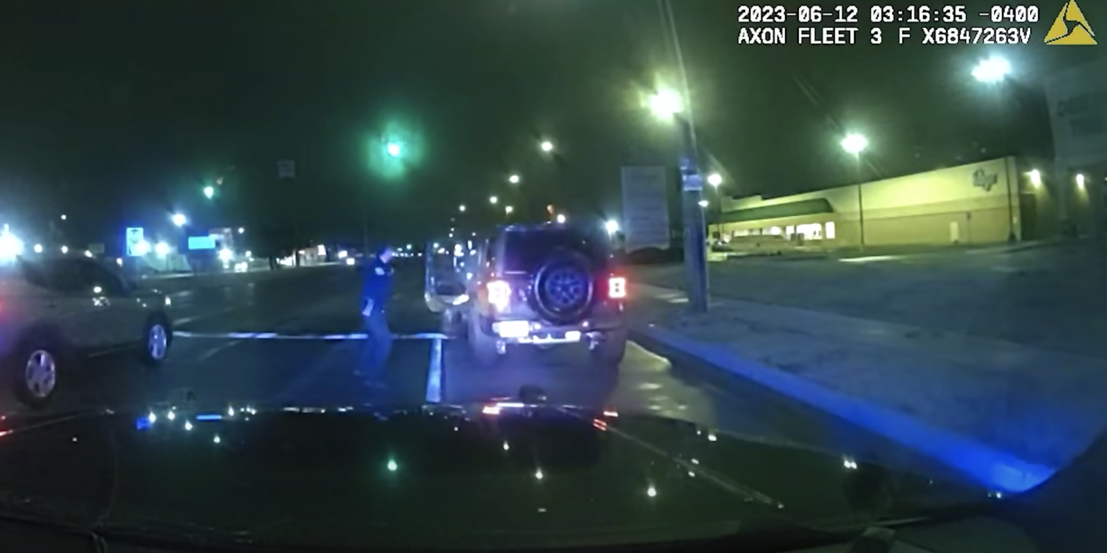 Video: Cop Jumps Into Stolen Jeep Wrangler 392 as Driver Takes Off