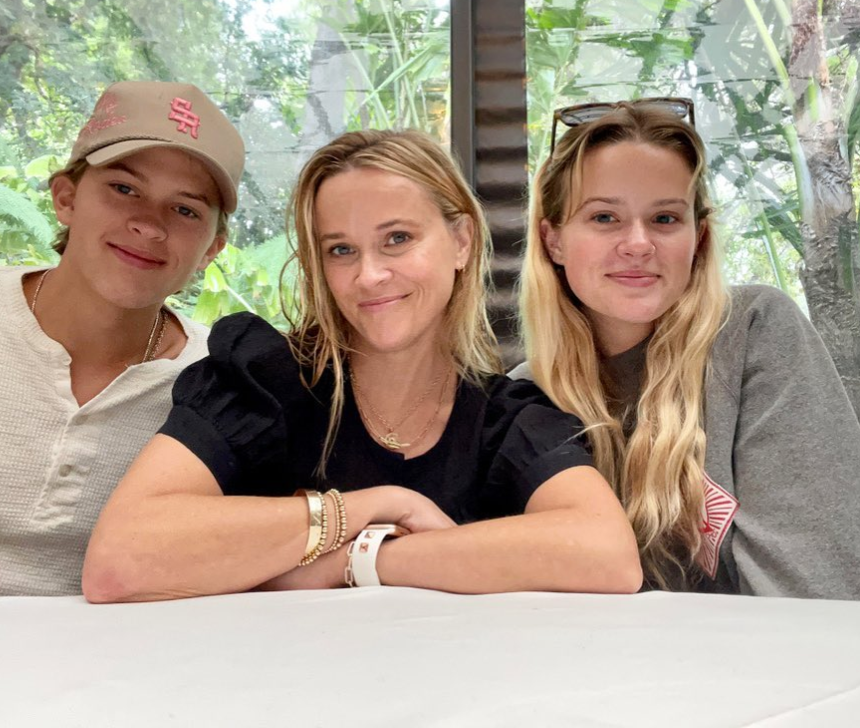 Reese Witherspoon and Her Kids Look So Alike in a New Family Pic