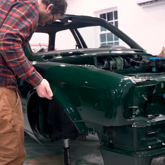 Chill Out While This Gorgeous E30 Pieces Together