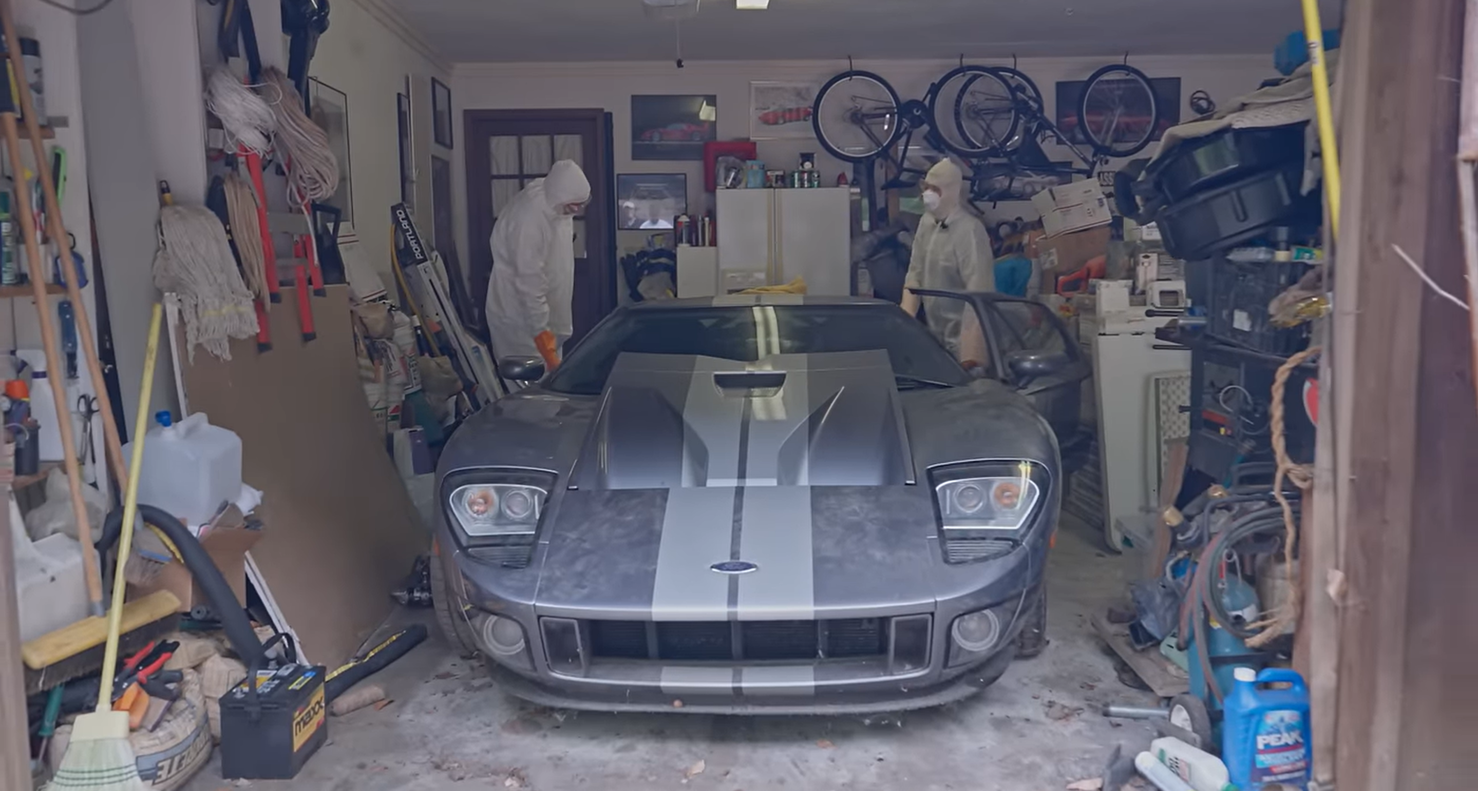 Watch This Mold-Filled Ford GT Fire Up After Rotting in a Garage for 10+ Years