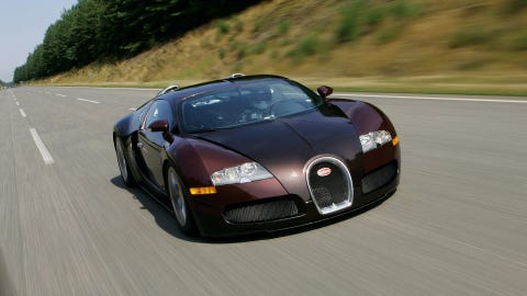 bugatti veyron en el circuito de ehra lessien