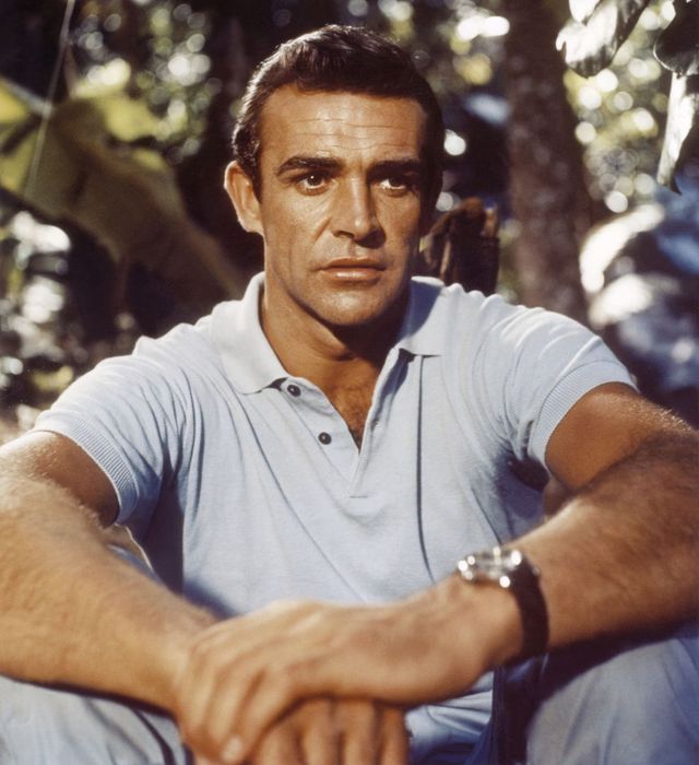 「007」のジェームズ・ボンド役でロレックスの時計をつけているショーン・コネリー