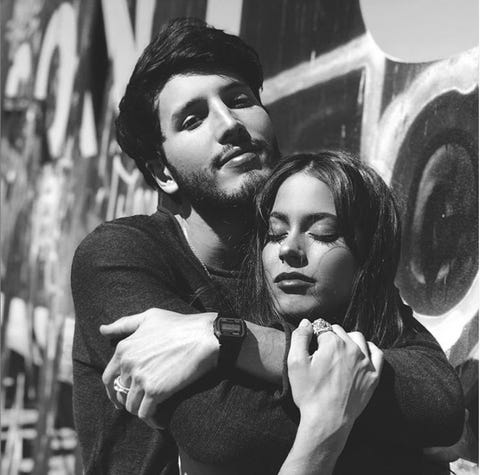Sebastián Yatra y Tini Stoessel confirman su relación con un beso al estilo 'Aiteda' Sebastián Yatra y Tini Stoessel confirman su relación con un beso al estilo 'Aiteda'