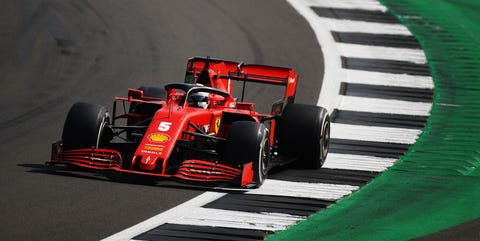 sebastian vettel durante la segunda carrera en silverstone