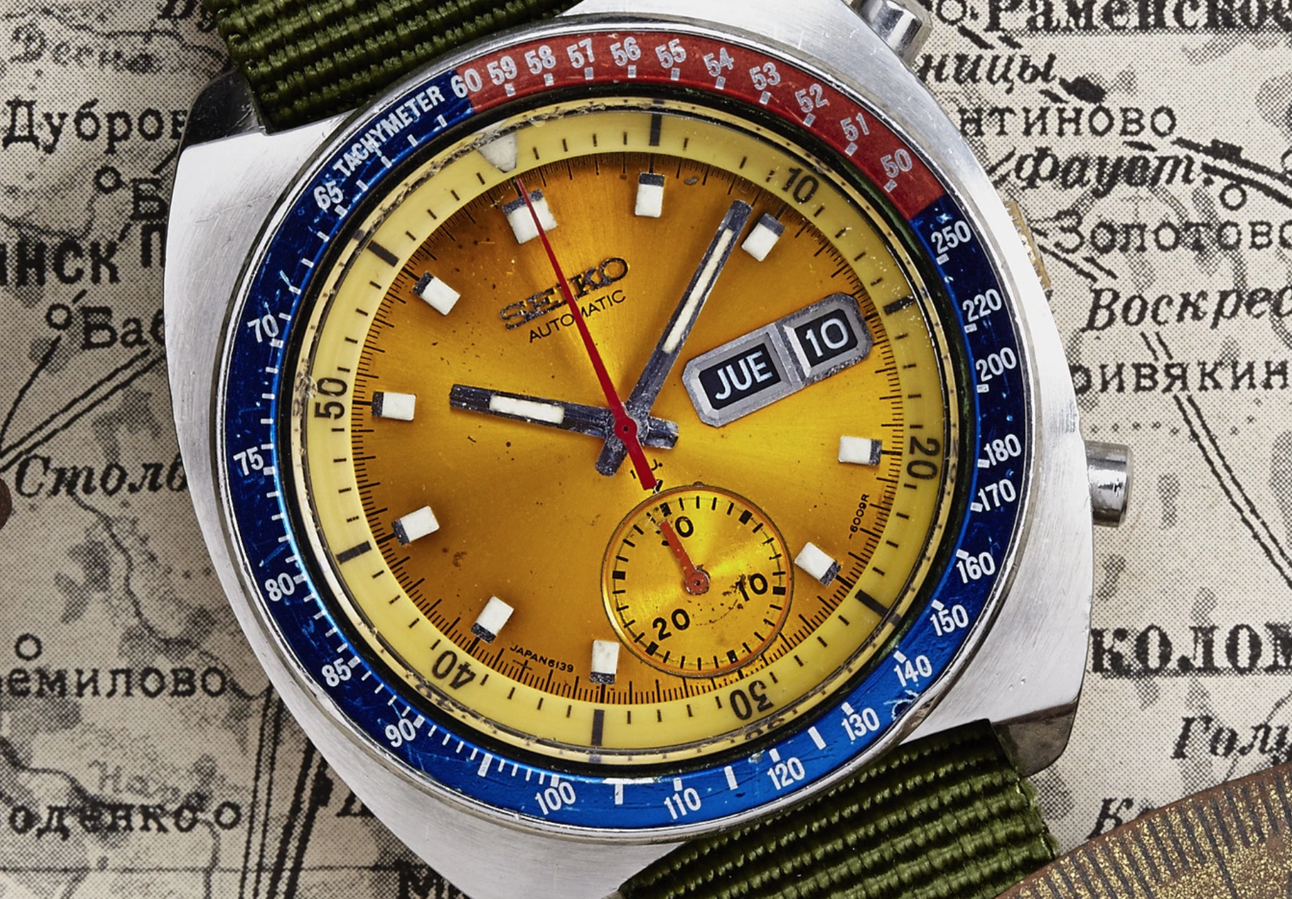 The 10 Best Vintage Watches Under $1,000, According to Experts