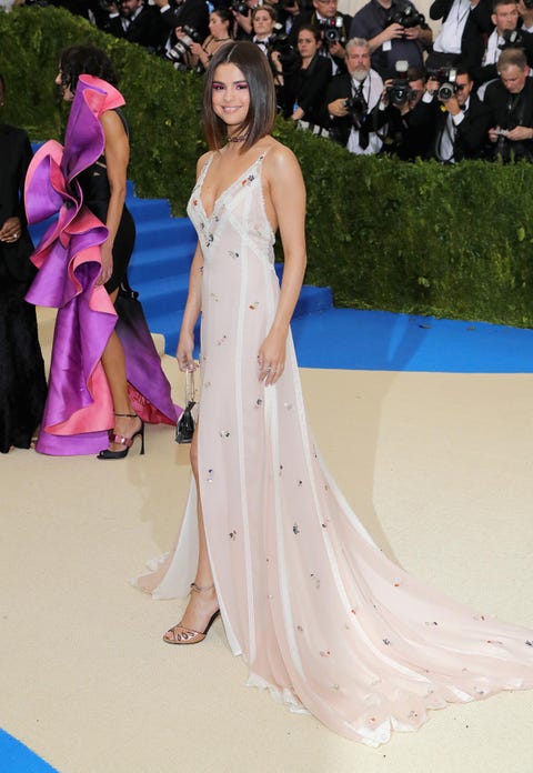 Ha repetido Selena Gomez su vestido de la Gala Met del año pasado? - Selena Gomez repite vestido en la Gala Met Ha repetido Selena Gomez su vestido de la Gala Met del año pasado? - Selena Gomez repite vestido en la Gala Met
