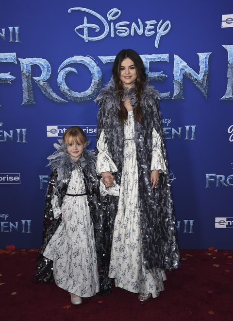 Selena Gómez y su hermana se convierten en la princesa Anna de “Frozen”. Noticias en tiempo real