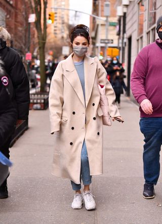 Selena Gomez Wore A Chic Oversized Coat On The Set Of Her New Show