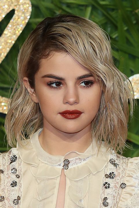 Low side partings trended at the Fashion Awards 2017 - Celebrity hair ...