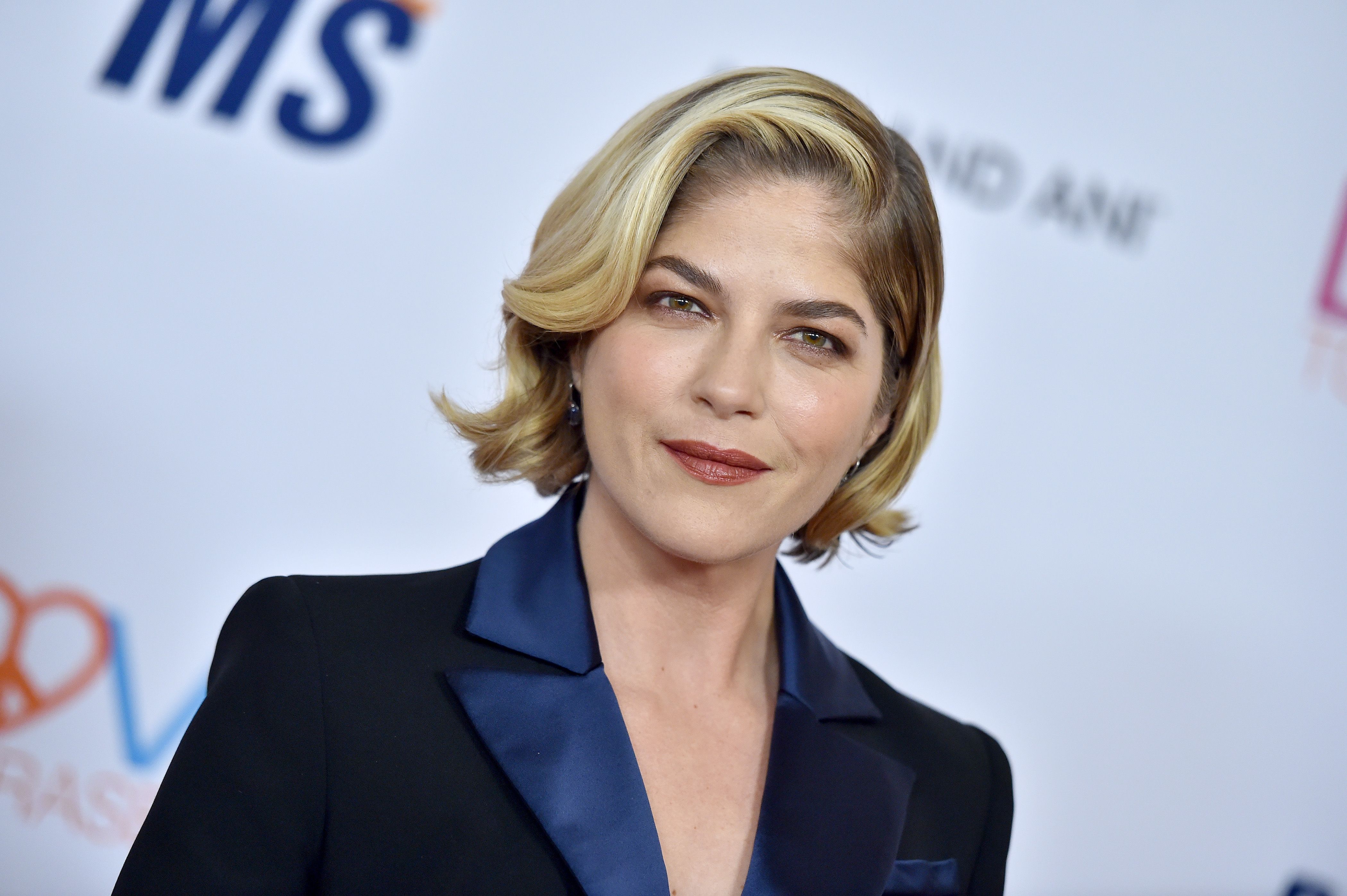 Selma Blair Felt Leg Numbness As Early Multiple Sclerosis Symptom