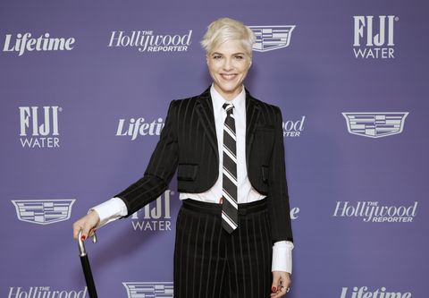 selma blair sur le tapis rouge du hollywood reporter 2021 power 100 women in entertainment