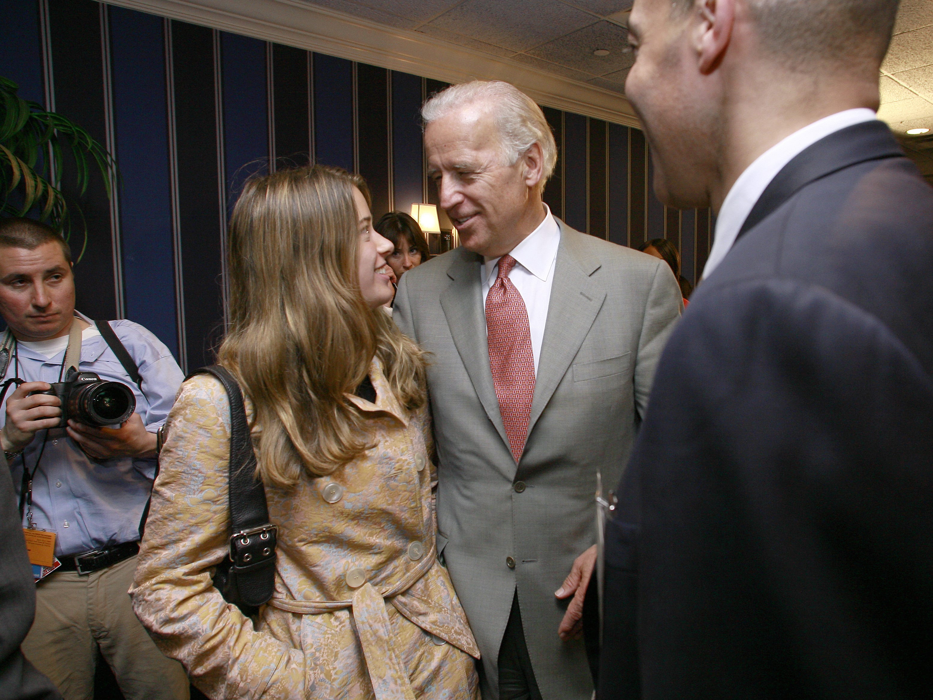 Le sénateur joseph biden prend la parole lors de la 9e convention annuelle du réseau d'action nationale sur les candidats à la présidence