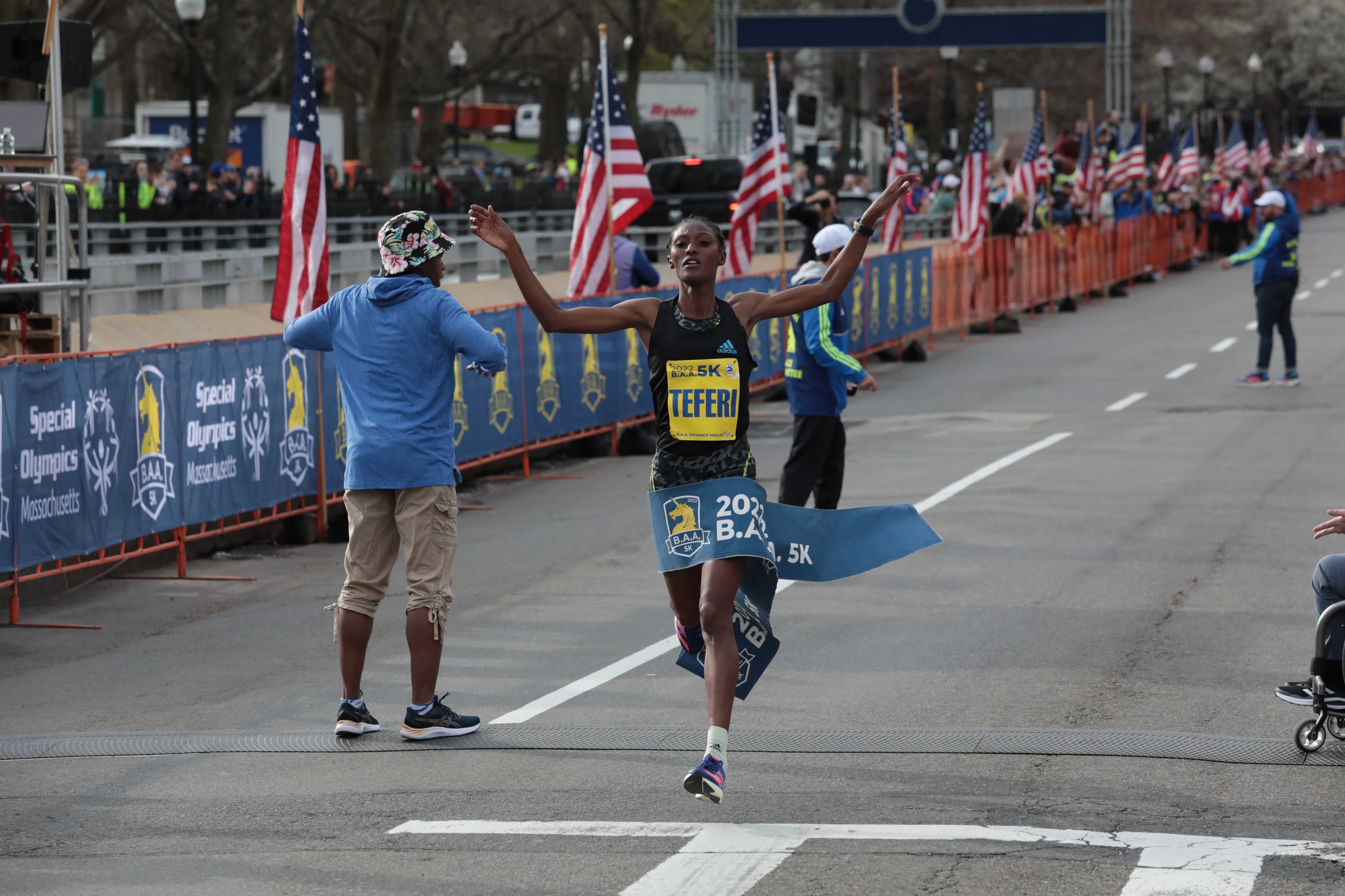 Senbere Teferi Is on Fire, Taking the BAA 5K in a Course Record
