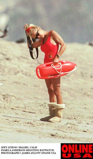 SEPT 12TH 95 HOLLYWOOD CALIF PAMELA ANDERSON SHOOTING BAYWATCH. SHE WEARS HER WINTER BOOTS ON THE HO