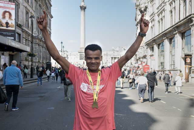 seyfu celebrates after winning the london landmarks half