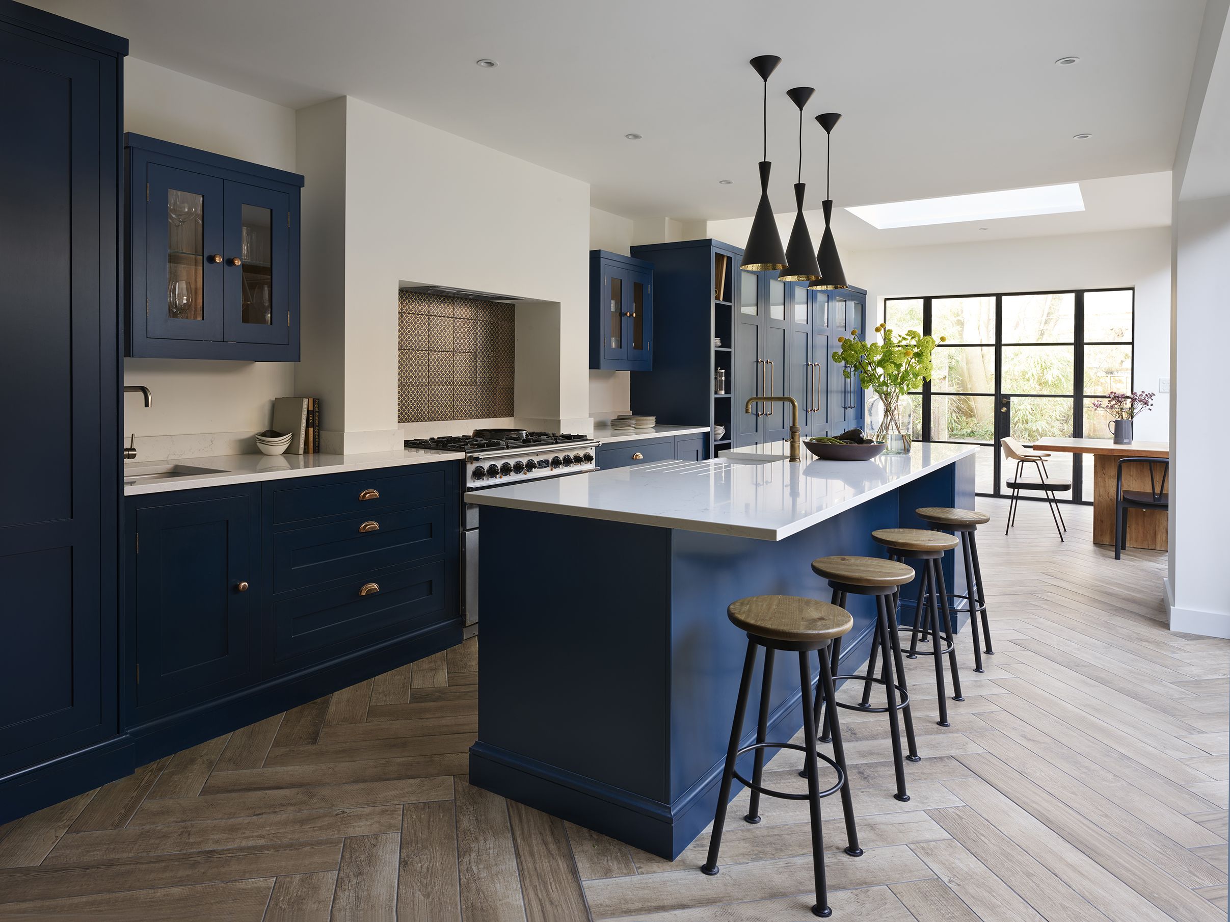 kitchen breakfast bar and stools