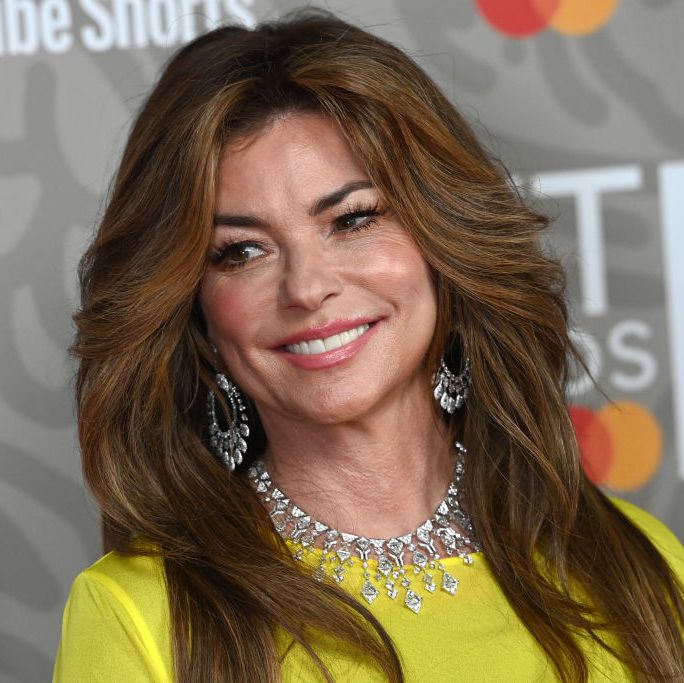 Shania Twain Shuts Down the Red Carpet in a Form-Fitting Yellow Gown