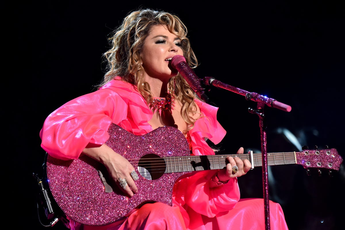 Shania Twain’s Lyme Disease Diagnosis Led to Voice Damage, Surgery