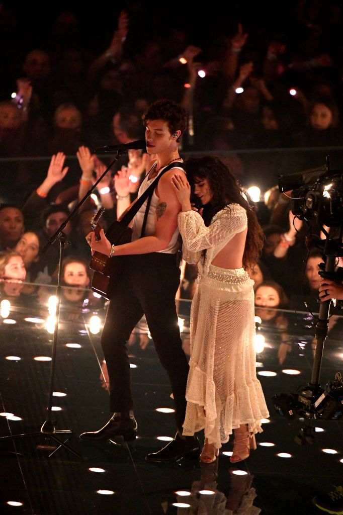 Watch Shawn Mendes And Camila Cabello S Senorita Mtv Vmas Performance