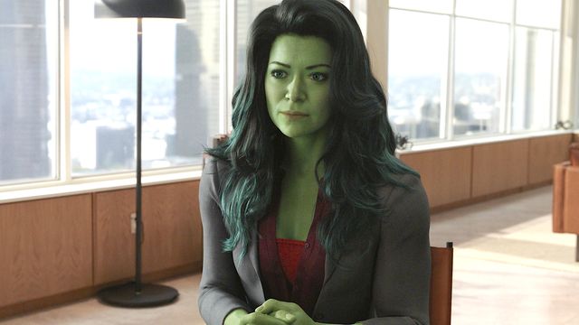tatiana maslany es jennifer "jen" walters she hulk en la serie de marvel studios en disney plus