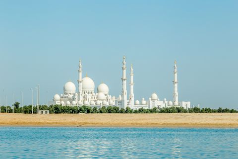 Sheikh Zayed Mosque Abu Dhabi - most popular landmarks in the world