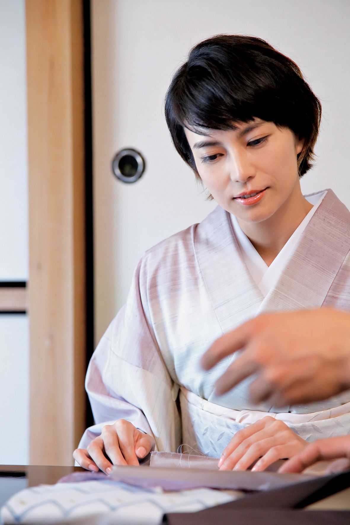 柴咲コウさんが和装小物をお誂え。お茶席に合う数寄屋袋を求めて